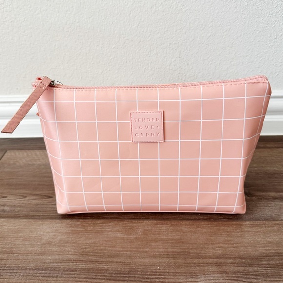 NEW Tender Love & Carry Pink Cosmetics Bag - Picture 1 of 7